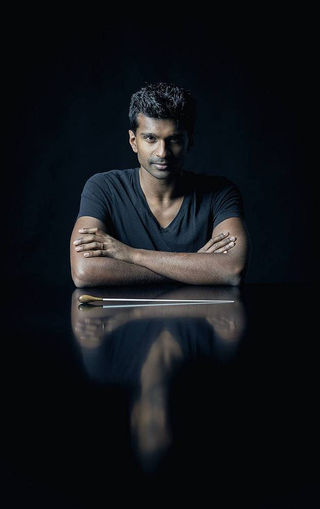 Leslie Suganandarajah (Musikalische Leitung "Aschenbrödels Traum") - © Matthias Baus Leslie Suganandarajah (Musikalische Leitung "Aschenbrödels Traum")