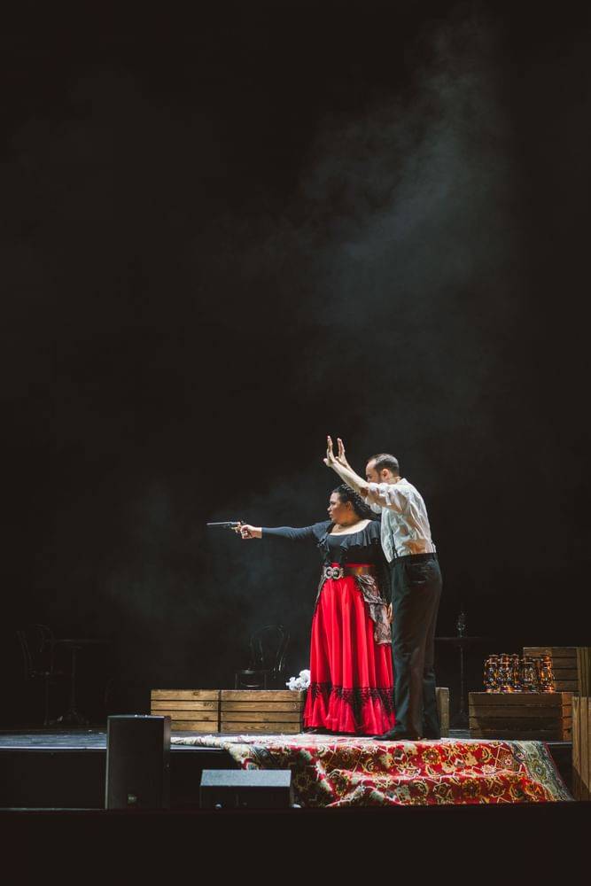 Katia Ledoux (Carmen), Stefan Cerny (Escamillo) - © Jenni Koller/Volksoper Wien Katia Ledoux (Carmen), Stefan Cerny (Escamillo)