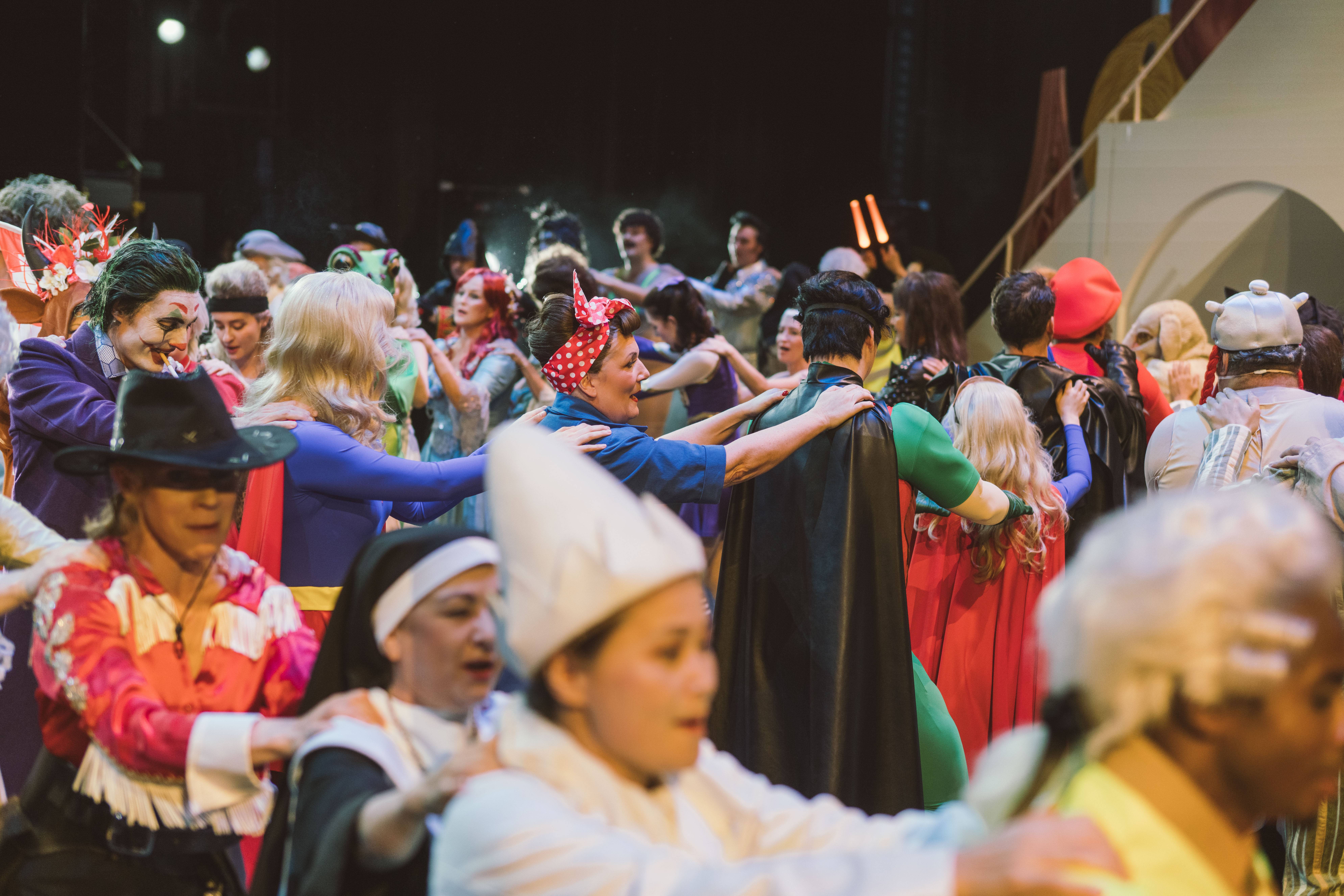 Ensemble - © Jenni Koller/Volksoper Wien Ensemble