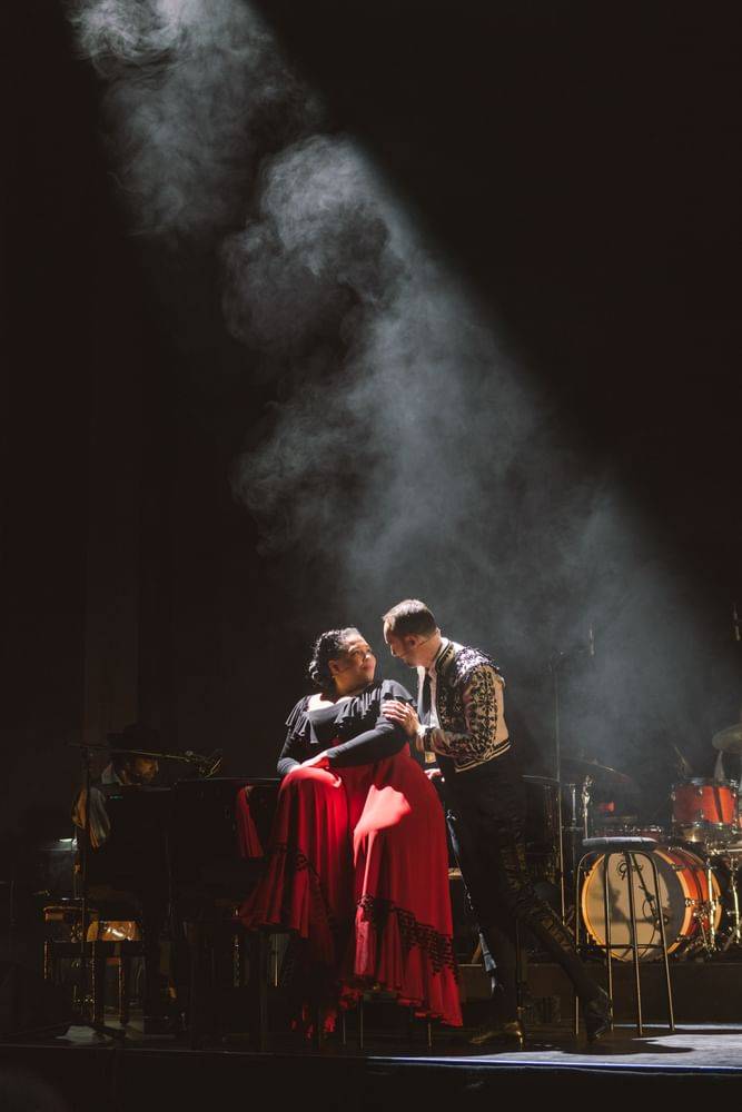 Katia Ledoux (Carmen), Stefan Cerny (Escamillo) - © Jenni Koller/Volksoper Wien Katia Ledoux (Carmen), Stefan Cerny (Escamillo)