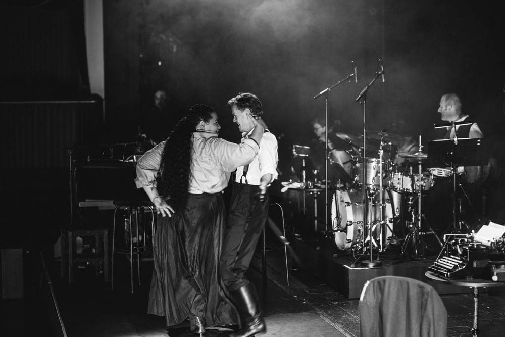 Katia Ledoux (Carmen), Anton Zetterholm (Don José) - © Jenni Koller/Volksoper Wien Katia Ledoux (Carmen), Anton Zetterholm (Don José)