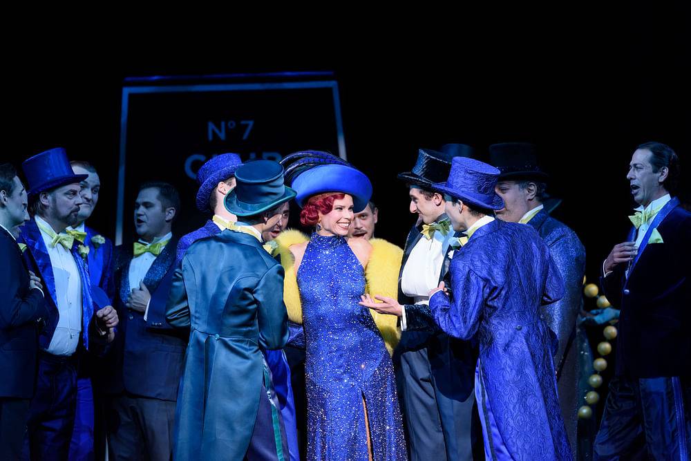 Julia Koci (Liza Elliott), Ensemble © Barbara Pálffy/Volksoper Wien