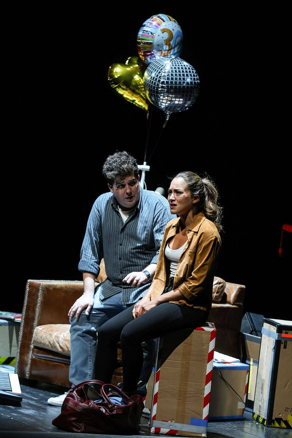 Jakob Semotan (Jon), Sophia Gorgi (Susan)