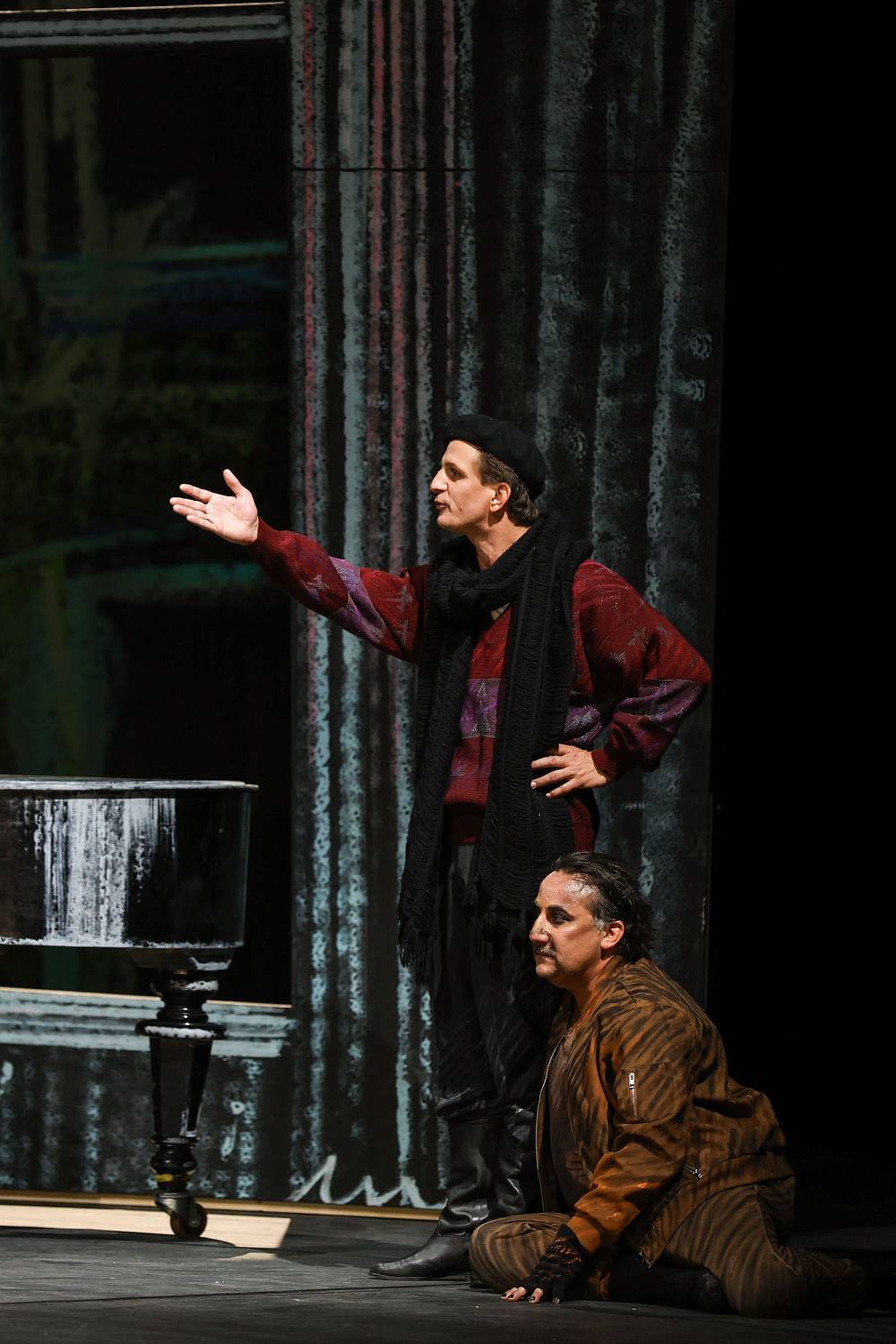 Sebastian Wendelin (Nurejew), Florian Carove (Solor, der Hund)