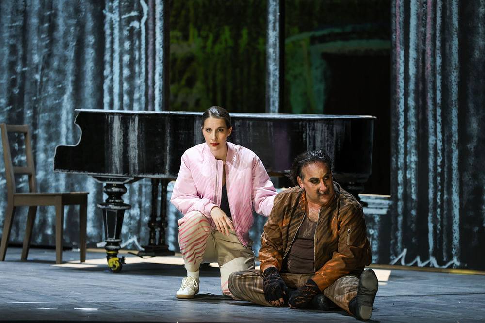 Maria Hegele (Lea), Florian Carove (Solor, der Hund)