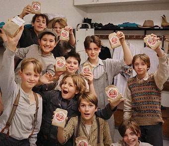 Wiener Städtische Urkundenvergabe für Schulkinder im Rahmen der Projekte der Jungen Volksoper