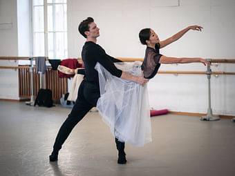 Probenfoto "Giselle" mit Hyo-Jung Kang und Brendan Saye