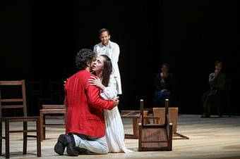 Olesya Golovneva (Jolanthe), Georgy Vasiliev (Graf Vaudemont), Szymon Komasa (Ibn Hakia)
- © Barbara Pálffy/Volksoper Wien Olesya Golovneva (Jolanthe), Georgy Vasiliev (Graf Vaudemont), Szymon Komasa (Ibn Hakia)