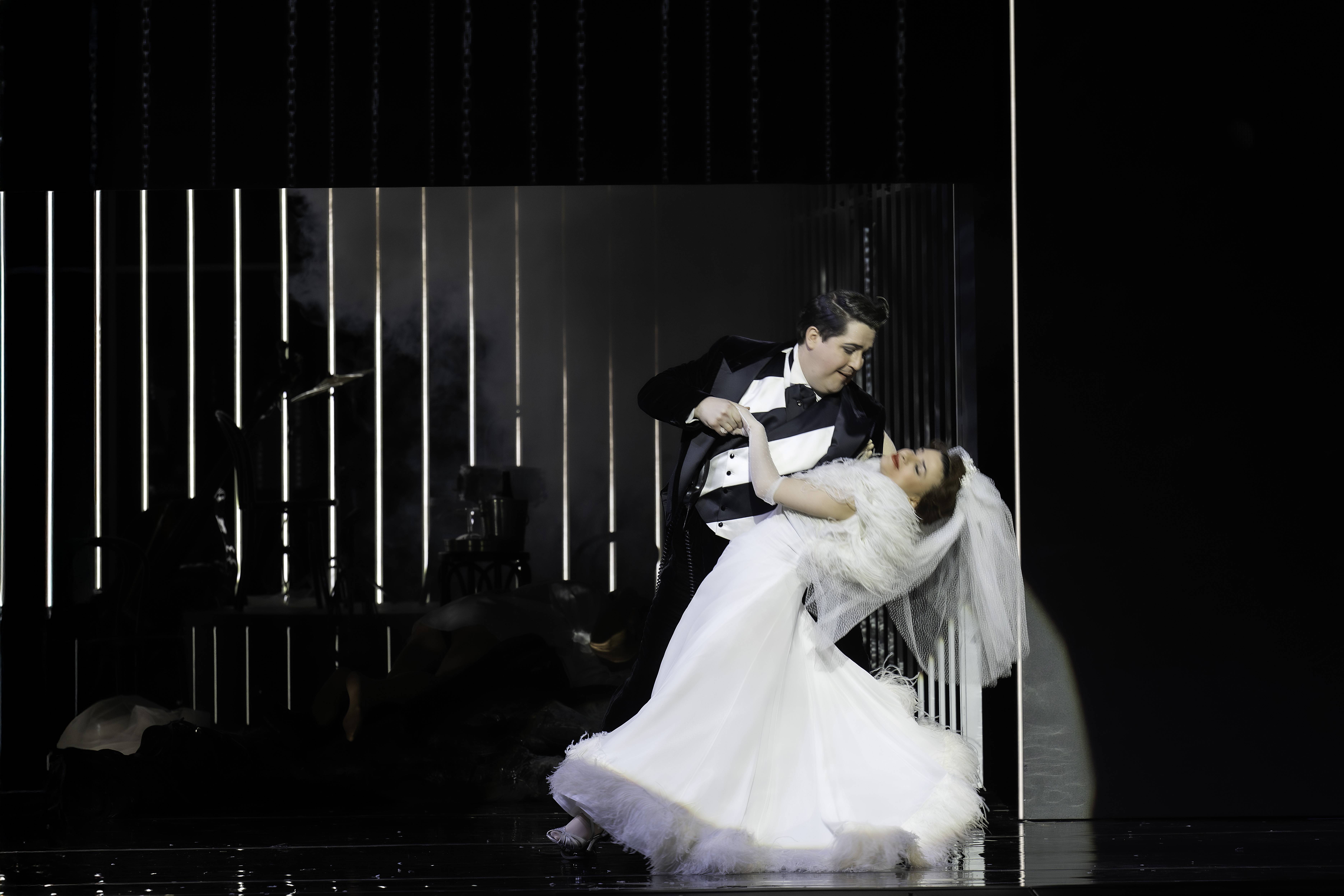 Juliette Khalil (Anastasia Komtesse Eggenberg), Jakob Semotan (Bonifaz Graf Káncsiánu)